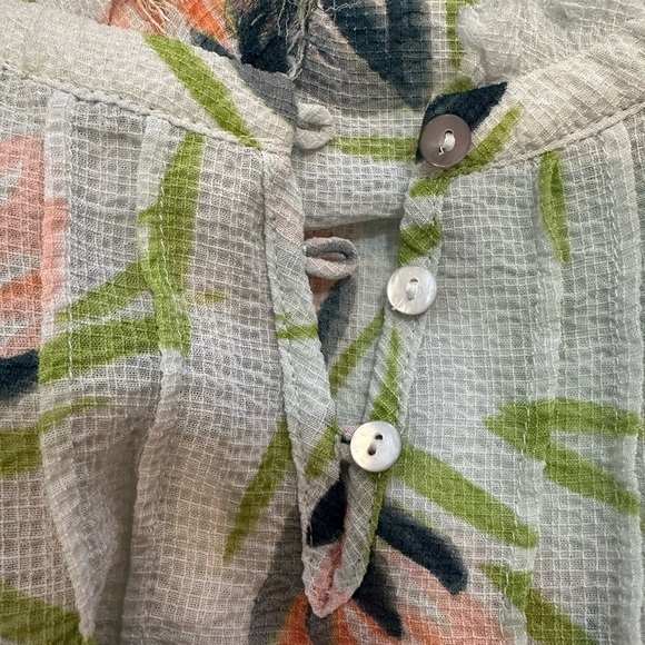 ❤️ LC Lauren Conrad Floral Blouse with Pink and Green Accents NWOT Large - Picture 2 of 6